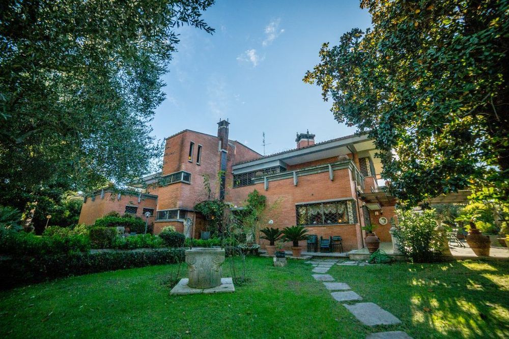 Outdoor Venues for Corporate Summer Events: Sun, Space, and Socialising