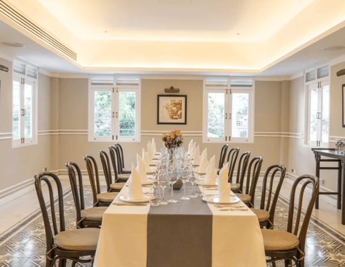 French Restaurant With High Ceilings for Conferences and Workshops