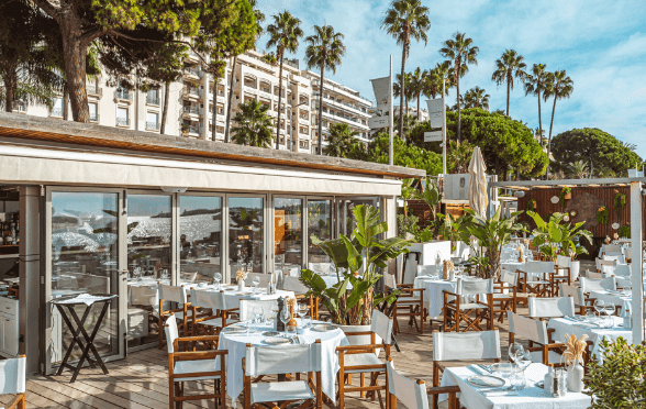 A beachfront brunch restaurant in Cannes with stunning bay views.png