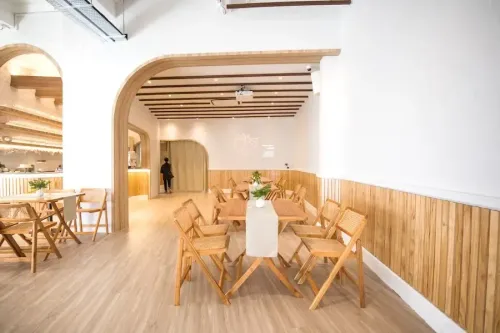 Minimalist Japanese-Inspired Venue for Creative Workshops