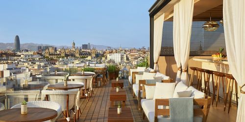 Sophisticated Rooftop Escape With Stunning Views for Corporate Mixers