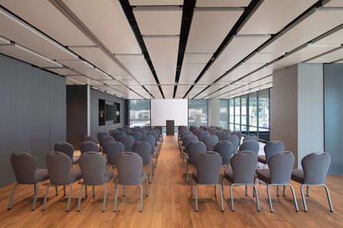 Sleek Modern Boardroom With Cutting-Edge Tech for Dynamic Seminars