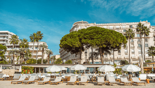 Coastal Beachfront Retreat with Sea Views for Business Events