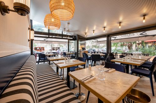 Charming Portside Dining Space With Italian Flair for Casual Dinners