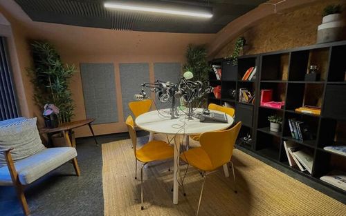 Modern Acoustic Studio for Creative Brainstorming Sessions