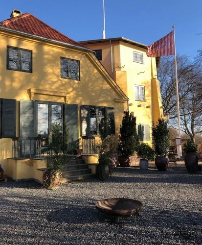 Enchanting Warm Venue Rustic Nordic Charm for Intimate Gatherings