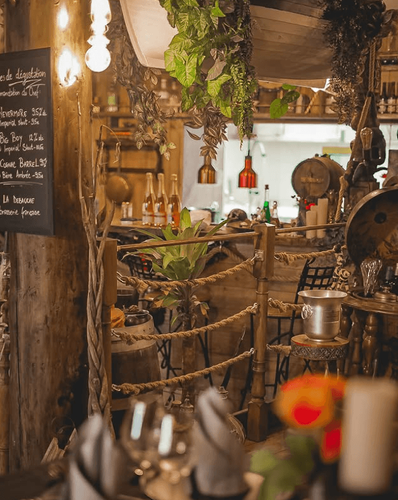 Pirate-Inspired Restaurant Offering a Lively, Nautical Experience