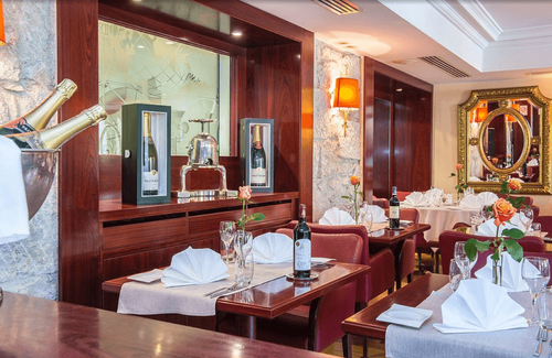 Grand Brasserie With Iconic Ceiling Clock for Special Dinners
