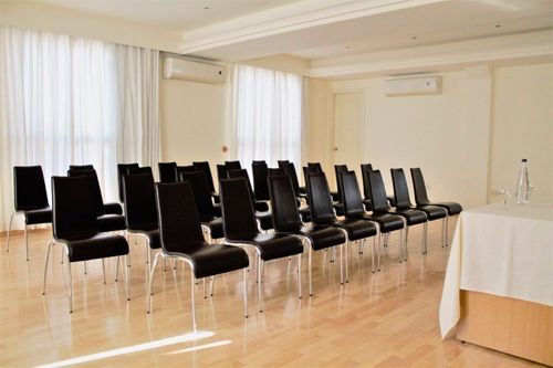 Bright Modern Space With an Elegant Ambience for Exclusive Seminars