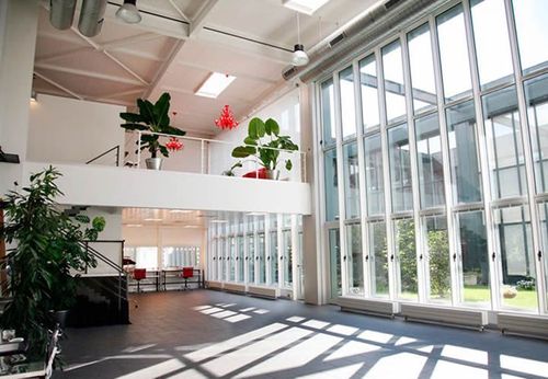 Bright Industrial Loft With Floor-to-Ceiling Windows for Dynamic Productions and Events
