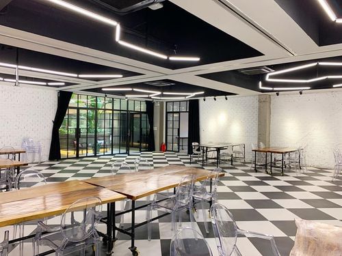 Tropical Industrial Event Space for Creative Workshops and Seminars