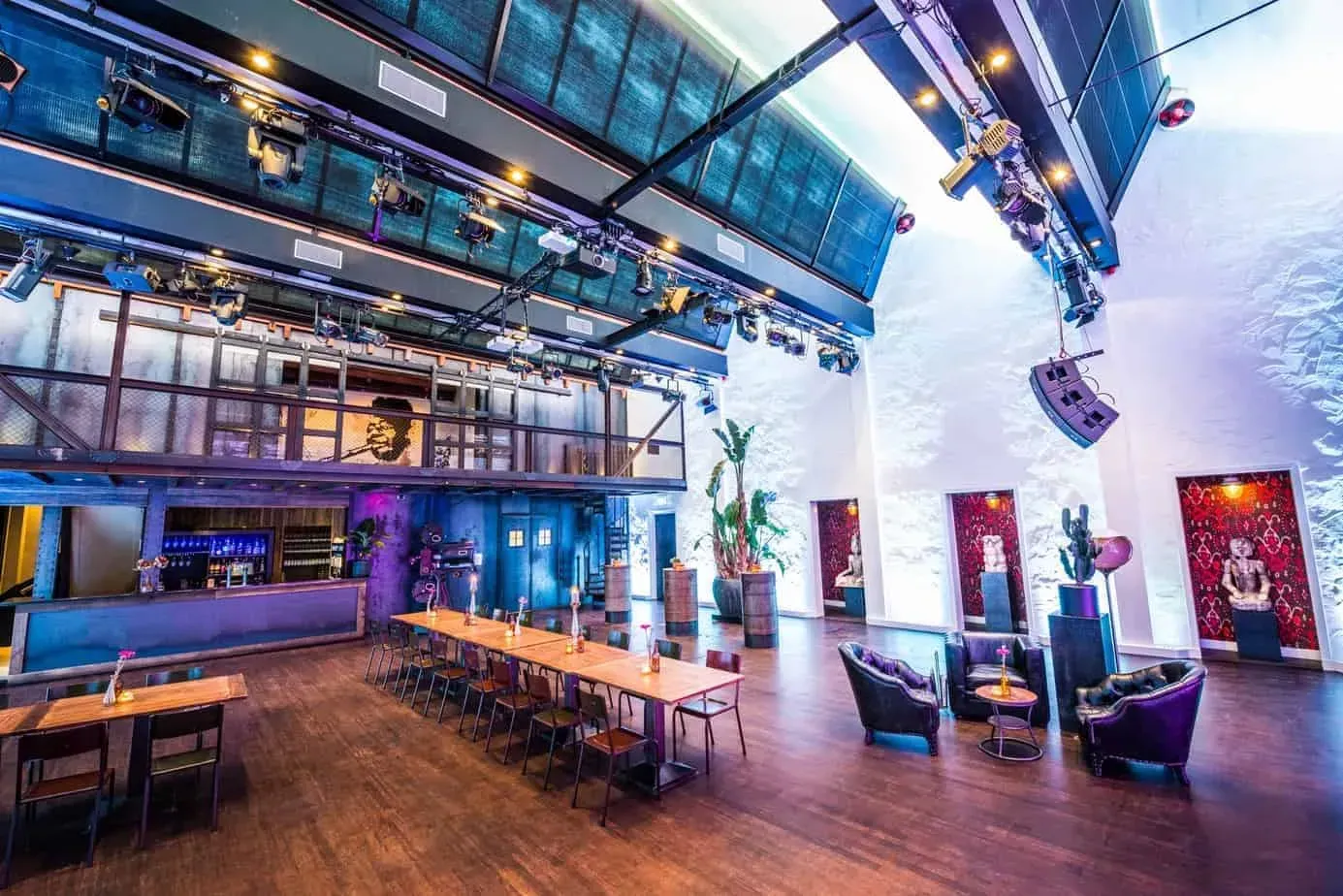 An industrial exhibition space for rent with artistic flair.webp