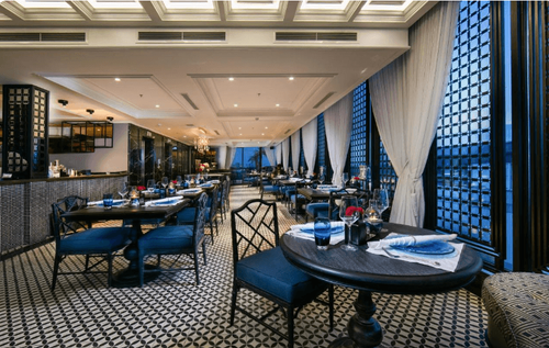 Elegant Architecture and Plush Interiors Perfect for Intimate Dinners