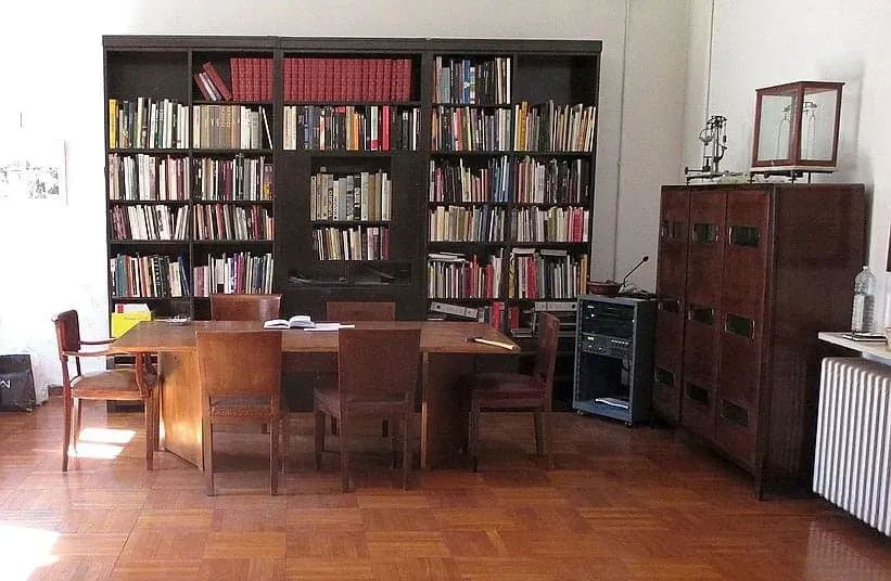A creative brainstorming venue in a vintage house in Milan.webp
