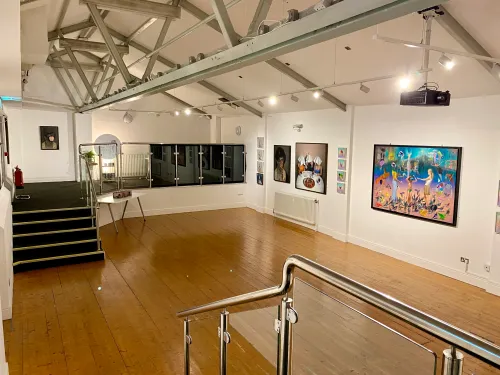 Converted Loft Studio With Industrial Charm for Creative Seminars and Training Sessions