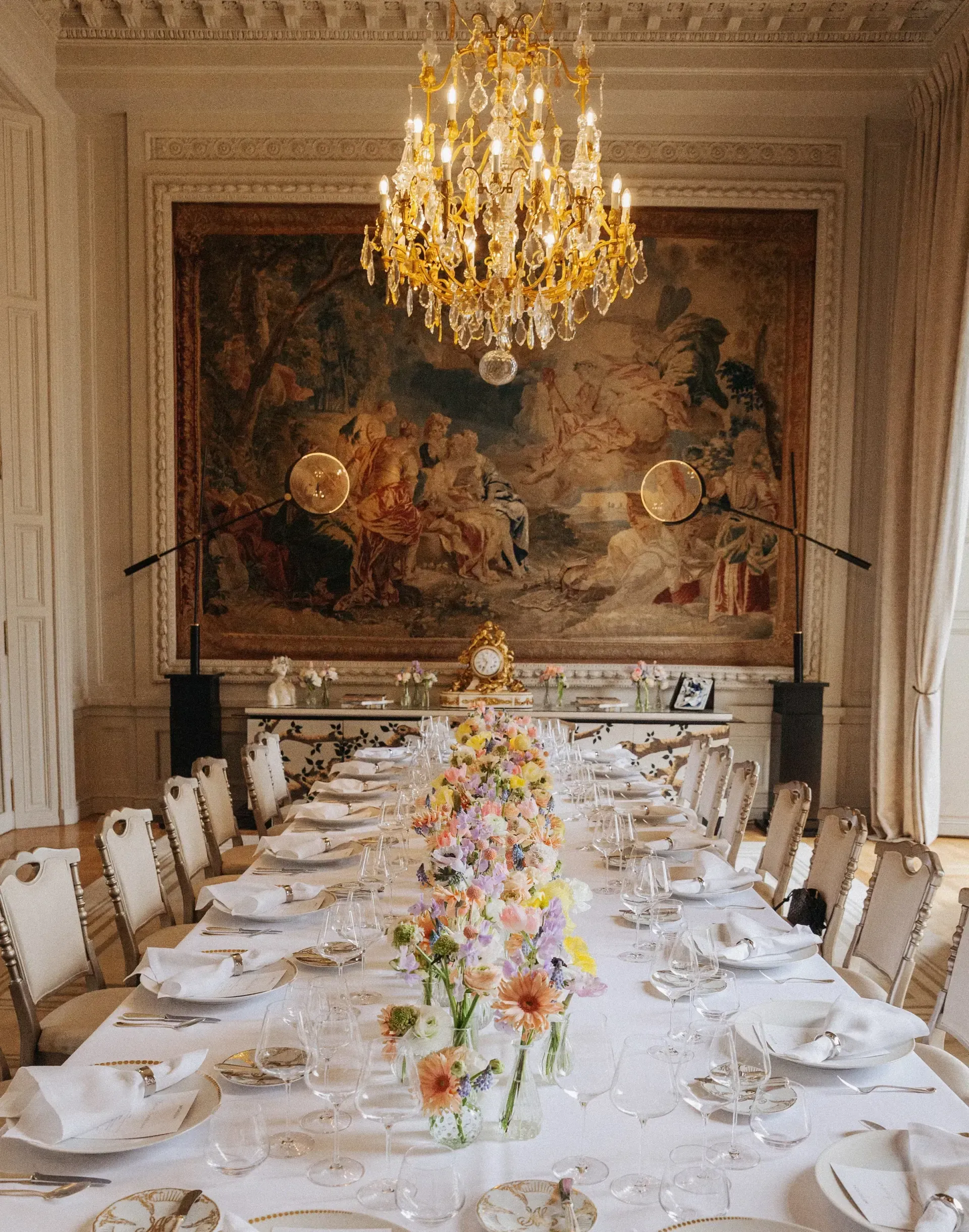 A Neoclassical banquet hall for rent in Paris with Eiffel Tower views.webp
