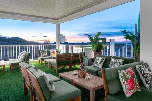 Chic Rooftop With Pool and Stunning City Views for Unforgettable Cocktails