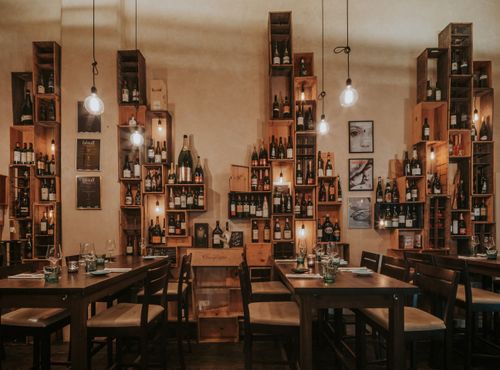 Sophisticated Wine Bar and Party Room for Dynamic Networking Events