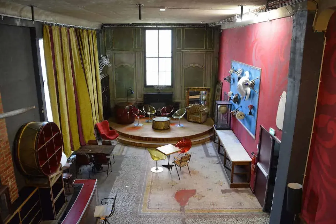 A whimsical Baroque-style brainstorming event venue in Paris.webp