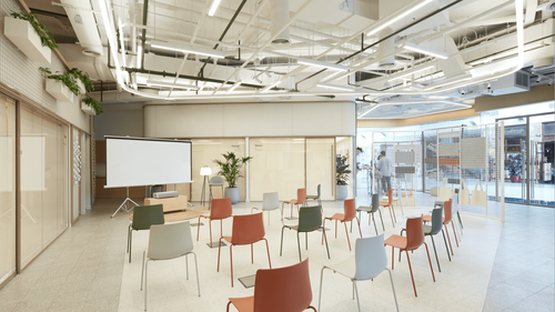 Open-Concept Layout Near Trade Centre for Agile and Impactful Meetings