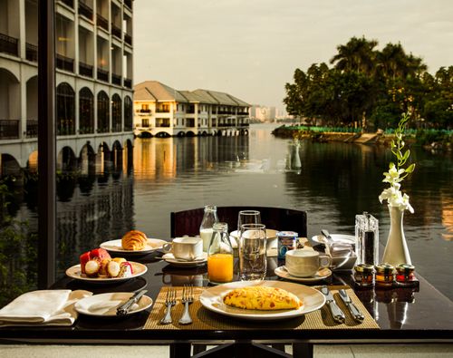 Lakeside French Brasserie for Casual and Business Occasions