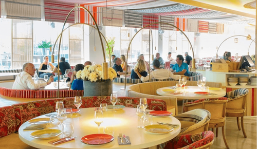 Vibrant Mediterranean-Inspired Restaurant for Lively Networking Fêtes