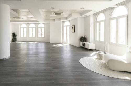 Luxurious Floor With Natural Light for Conferences and Award Ceremonies