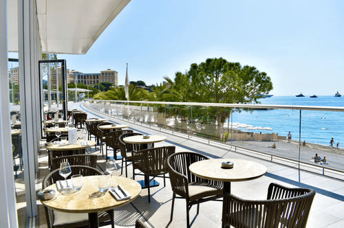 Breathtaking Ocean Views With Minimalist Interiors for Exclusive Gatherings