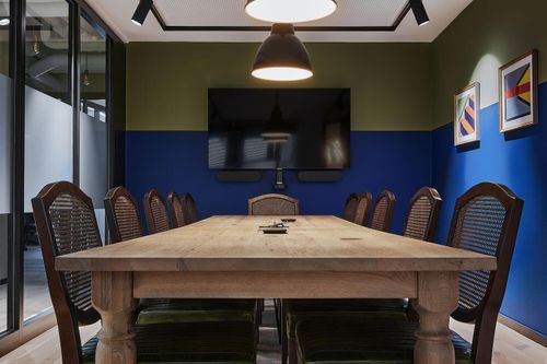 Stylish Event Venue With Rustic Elegance for High-Level Corporate Affairs