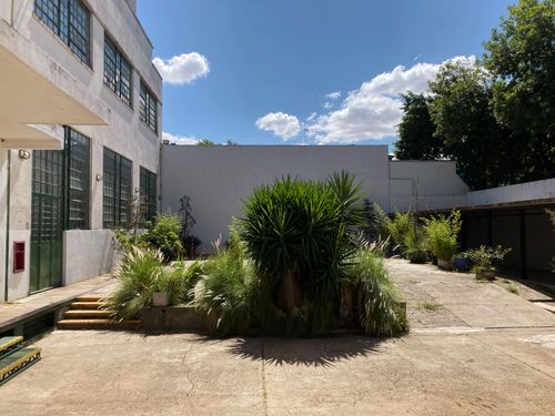 Expansive Outdoor Courtyard With Flexible Setup for Impactful Brand Activations