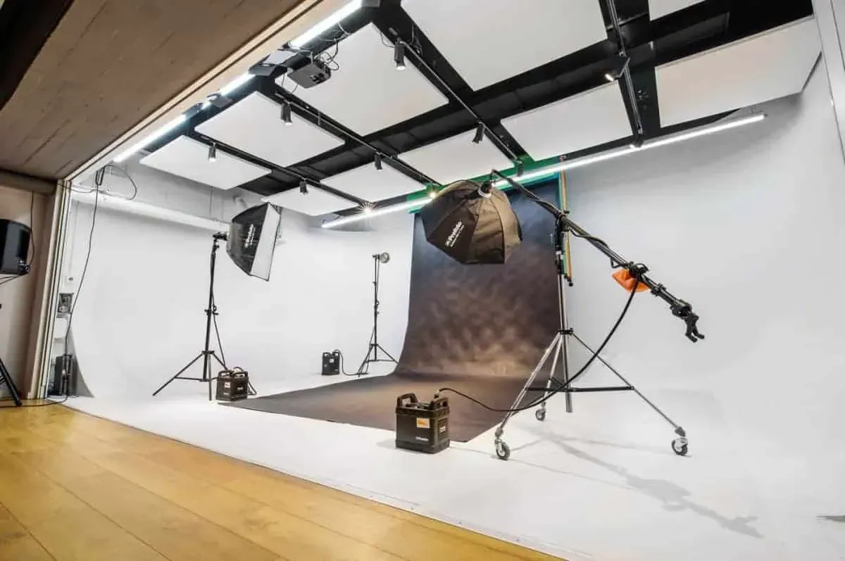 Sleek studio with minimalist design and ambient lighting in Barcelona.webp