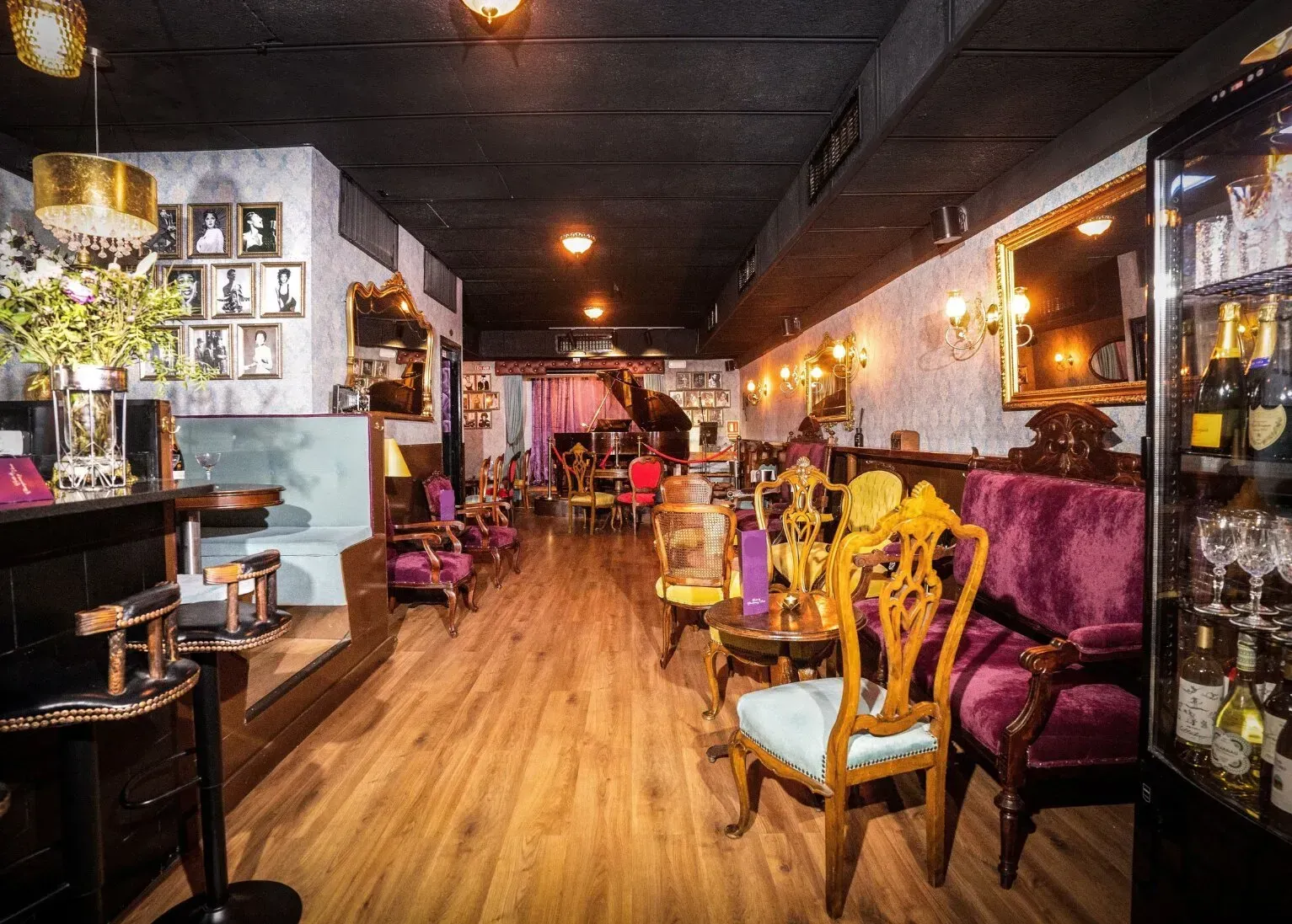 A Timeless Jazz Lounge with Vintage 1940s Charm in Barcelona.webp