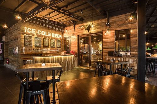 Industrial Chic Bar for Relaxed Networking and Corporate Gatherings