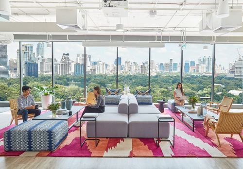 Industrial-Chic Space With City Views for Dynamic Networking Sessions