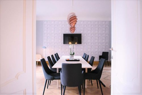 Sophisticated Meeting Room for Strategic Planning Events