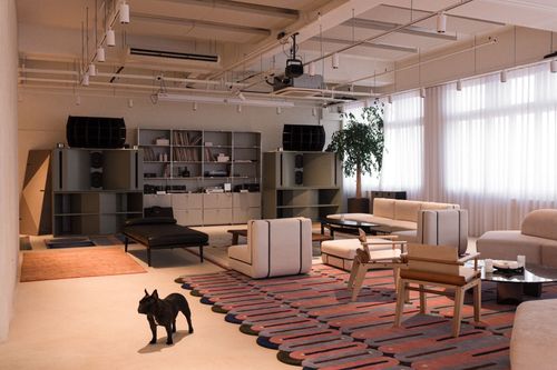 Stylish Industrial Venue With Natural Light for Versatile Gatherings