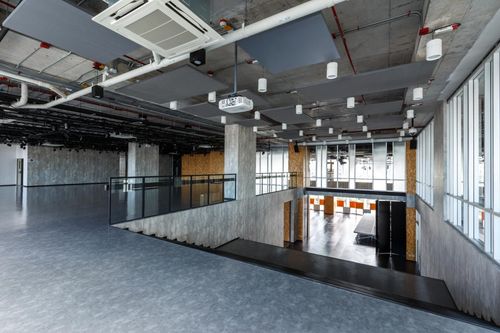 Cutting-Edge Industrial Hall for Dynamic Hackathons and Conferences