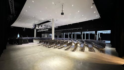 Industrial Mega Hall for Conferences, Galas & Product Launches